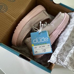 Hey dude Wendy toddler shoe. New in box! Size K6, EU22. Sparkling pink.